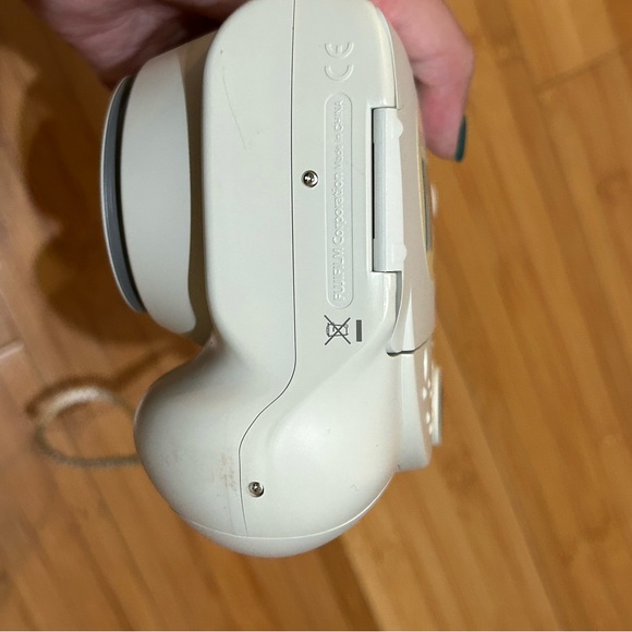 Fujifilm Instant Camera w/ case - Picture 4 of 9